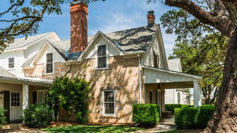 Buying foreclosed Texas homes that are currently occupied: rules and procedures