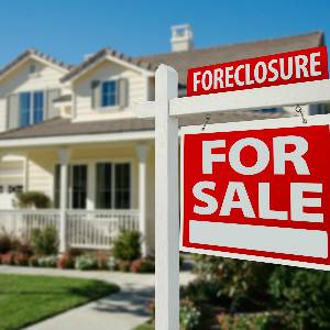 Buying-homes-in-foreclosure-from-the-federal-government-pros-and-cons-2