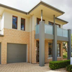 Rent-or-buy-at-auctions-pros-and-cons-4