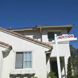 Rent-or-buy-at-auctions-pros-and-cons-5